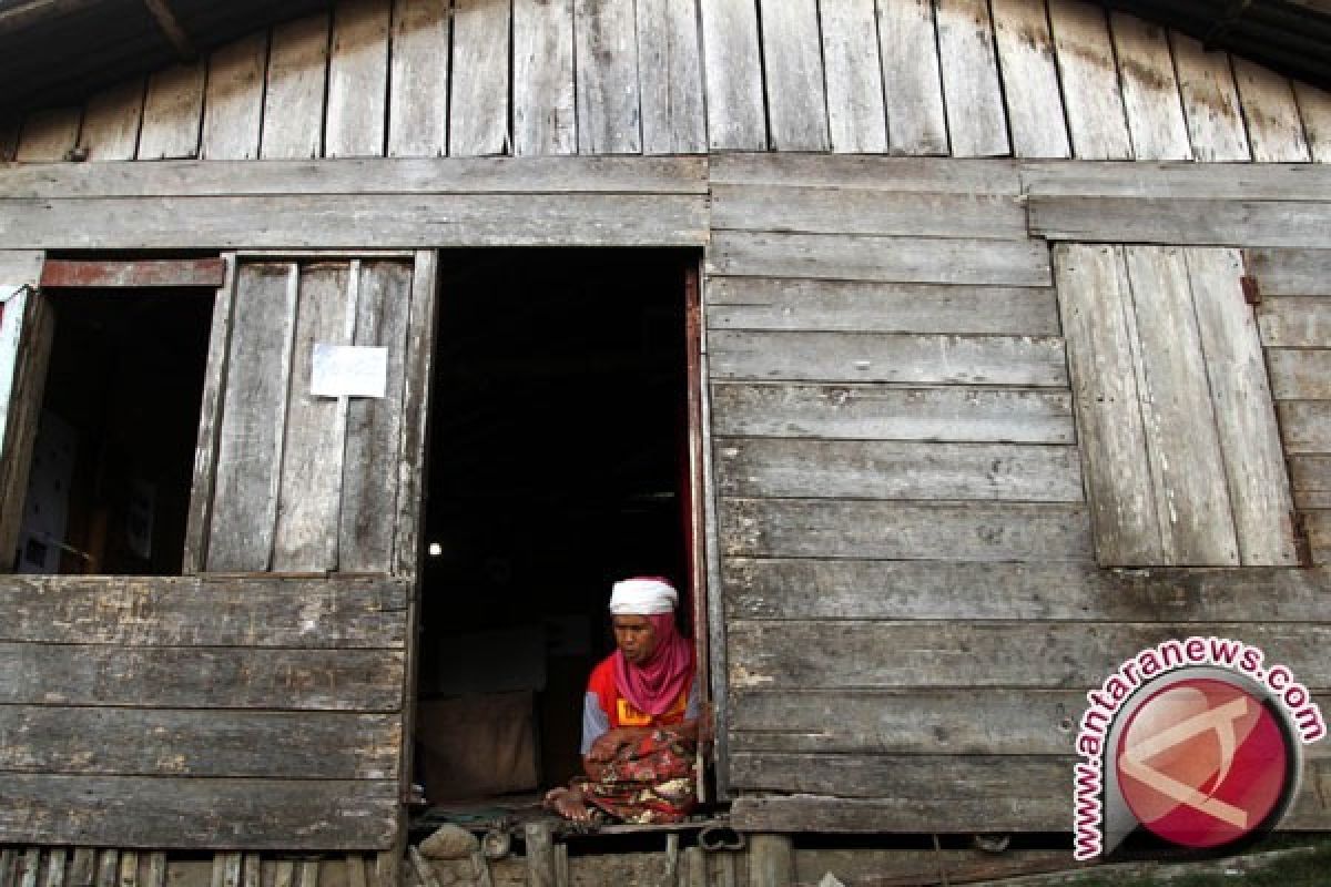 BPS: jumlah penduduk miskin 28,55 juta orang