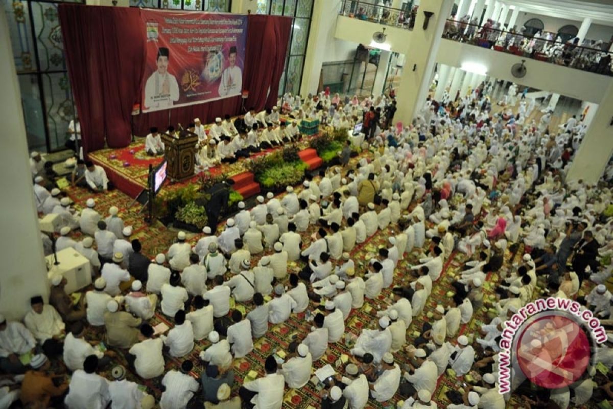 Wali Kota Zikir bersama ribuan warga Palembang 