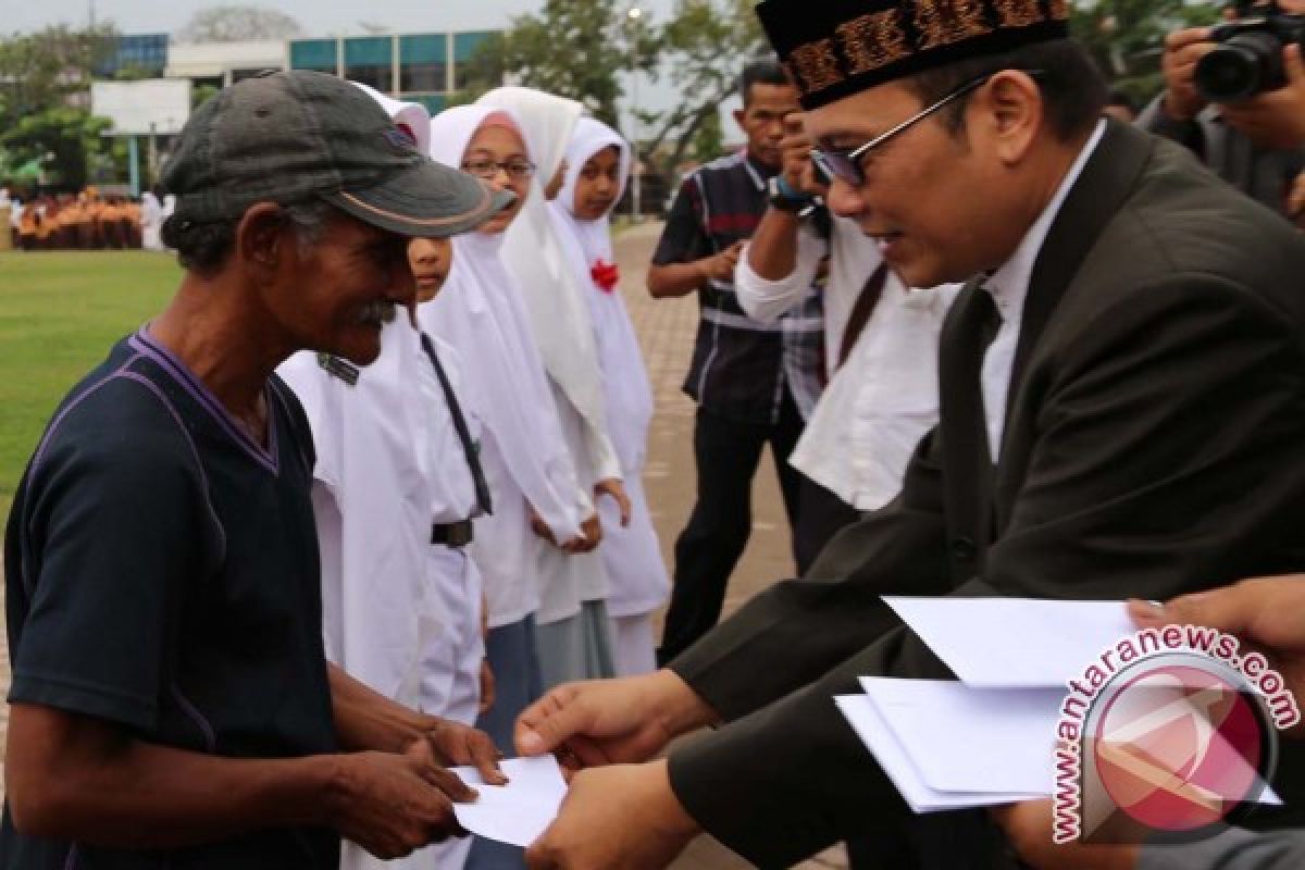 Kankemenag Lhokseumawe Santuni Muallaf dan Fakir Miskin