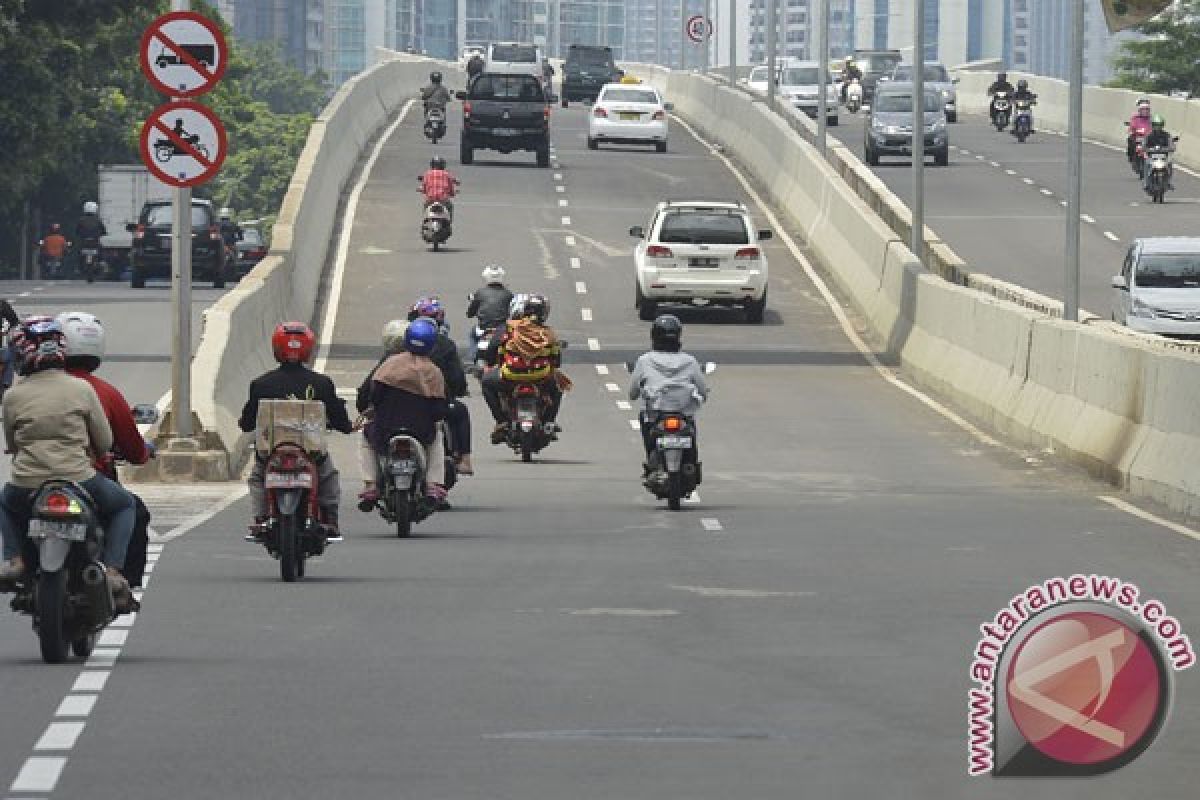 Polisi tilang 349 motor lintasi flyover Casablanca