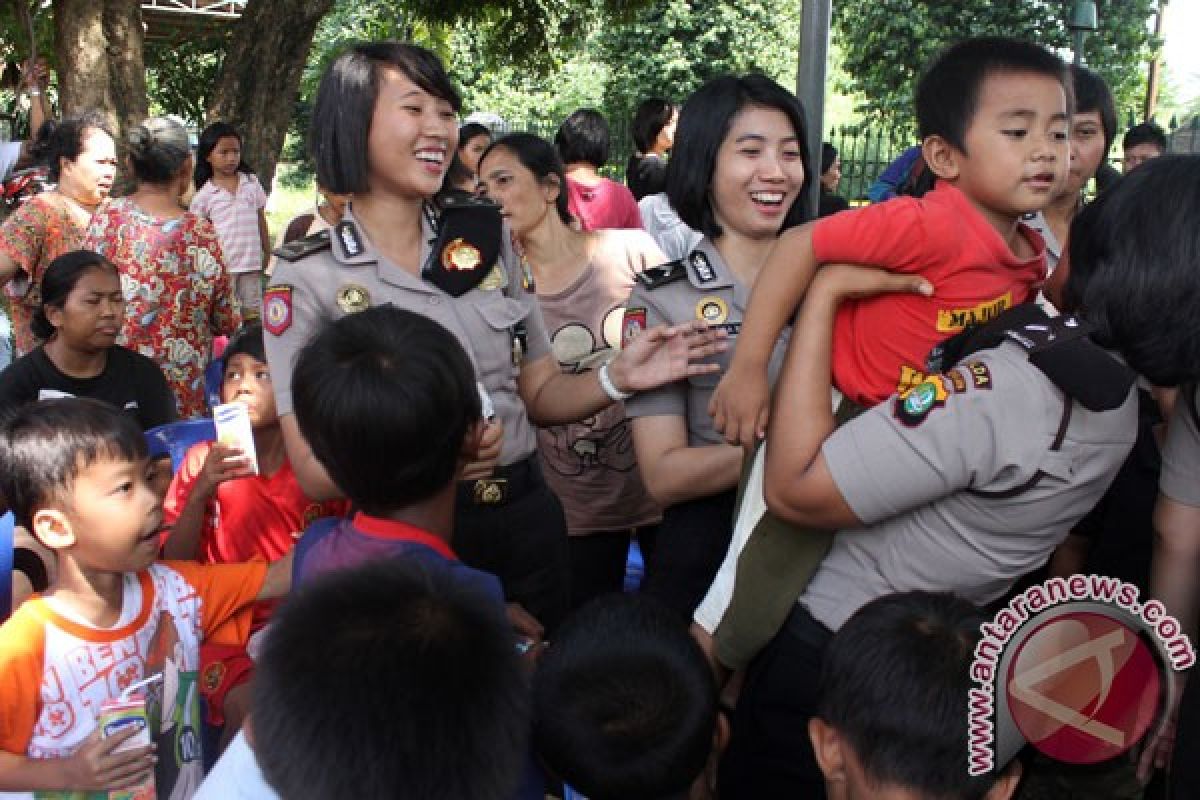 Polwan bantu warga atasi trauma pascapenggerebekan teroris