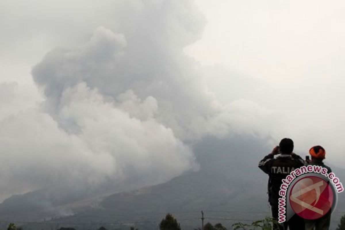 Pengungsi erupsi Sinabung di Langkat mencapai 489 orang