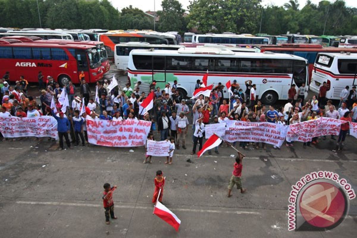 Polisi jaga Terminal Lebak Bulus sebelum ditutup