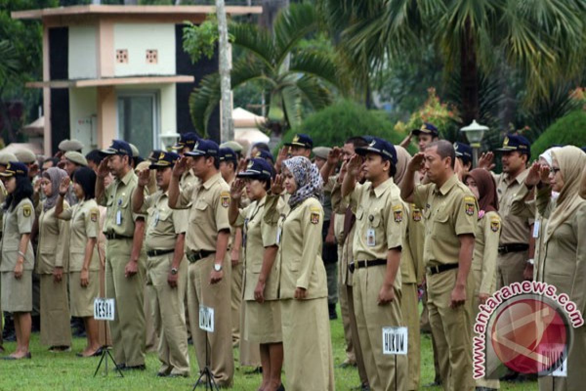 Jawa Barat stop gaji 120 PNS misterius