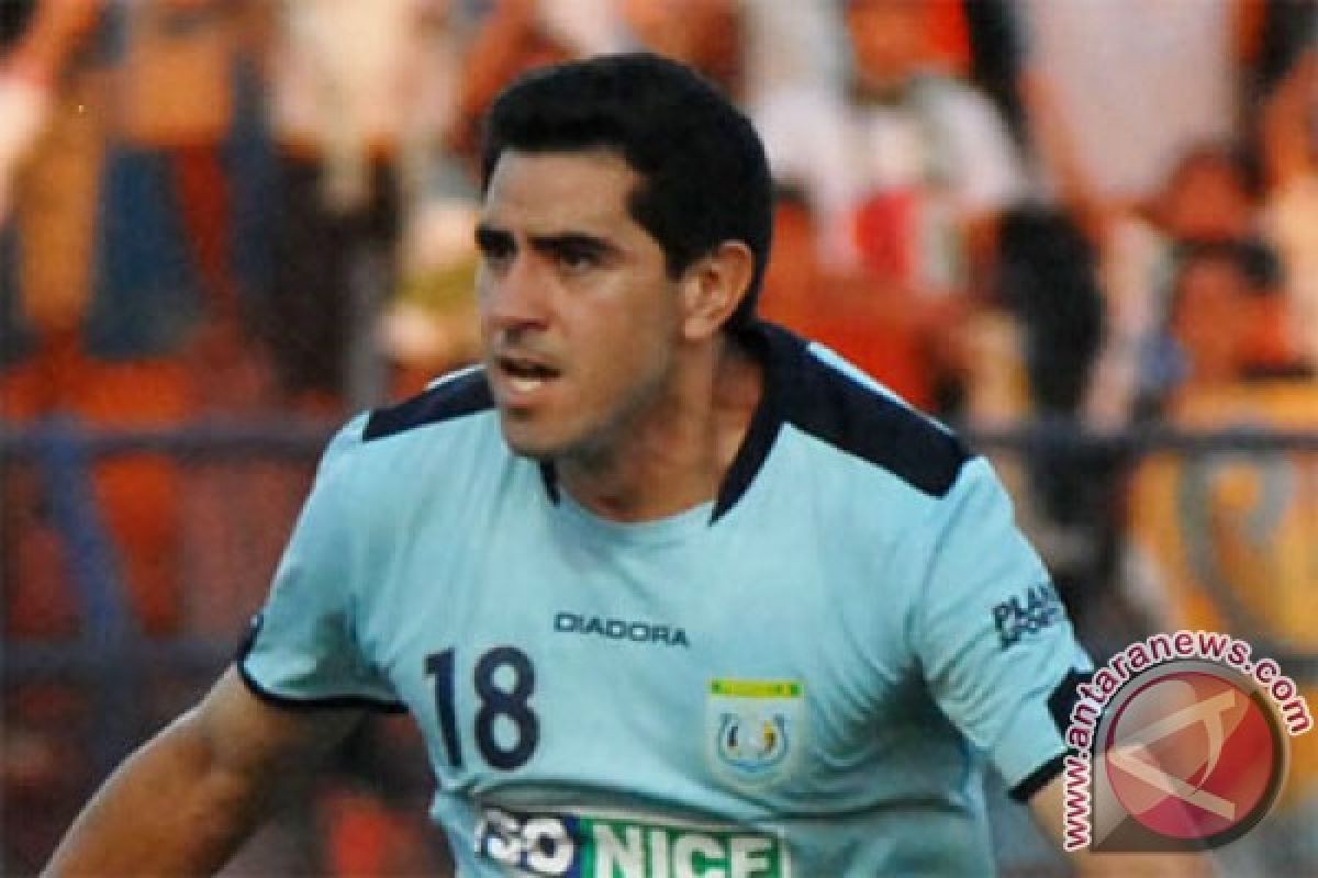 Bomber baru Persija Mario Costas diuji di Malang