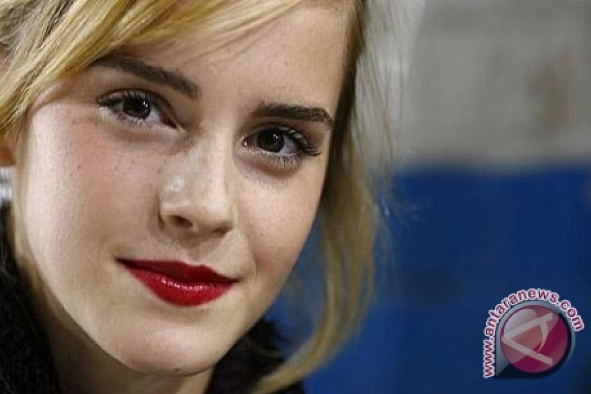 Emma Watson Kini Berstatus Jomblo