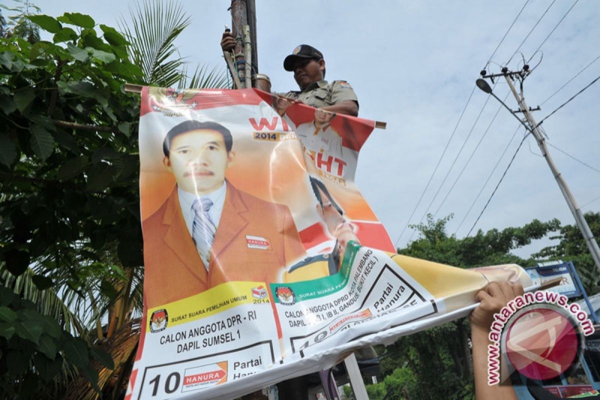 Atribut kampanye di Baturaja semakin marak