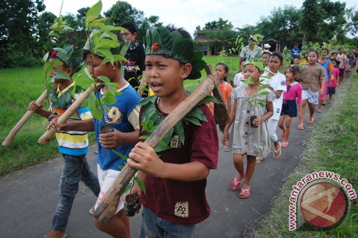 Siswa SD ajak masyarakat lestarikan lingkungan