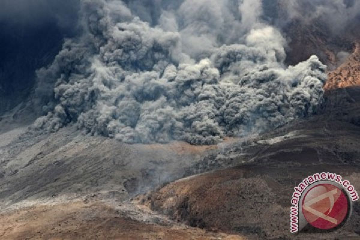 Permintaan akan masker meningkat akibat abu Sinabung