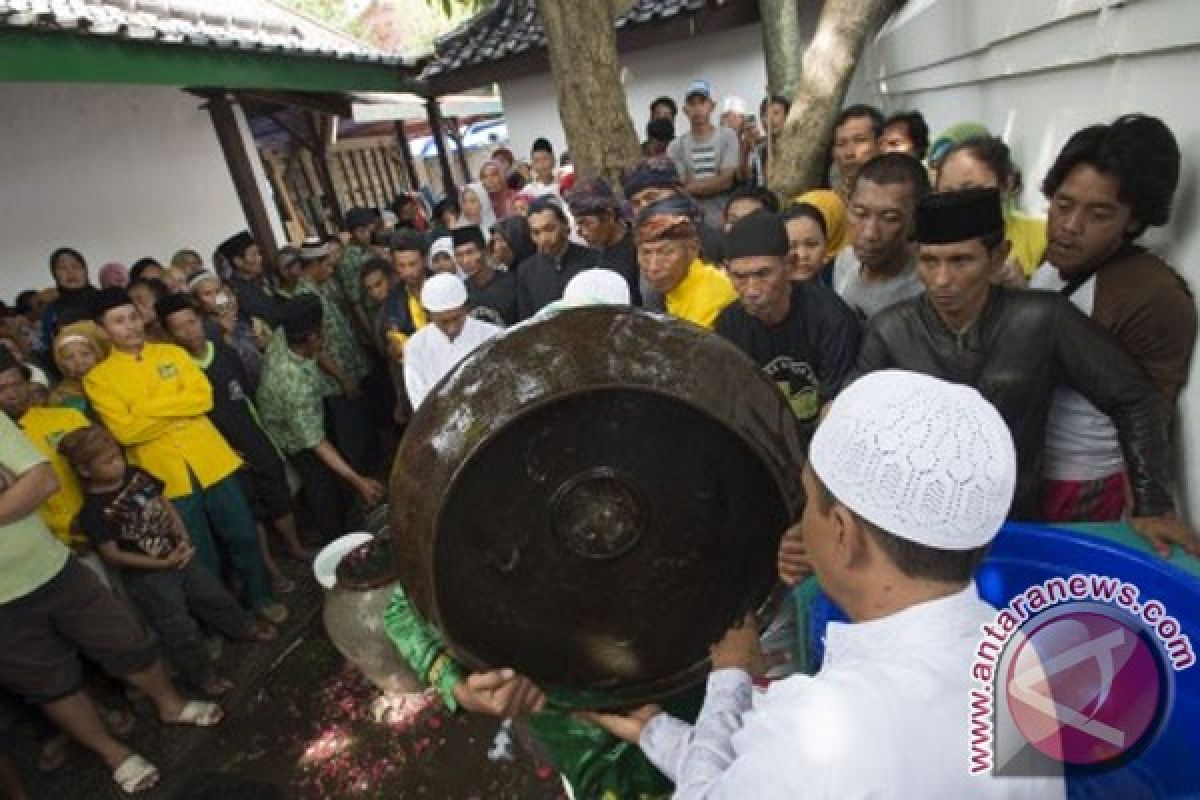 Keraton Kanoman gelar ritual siraman Gong Sekati