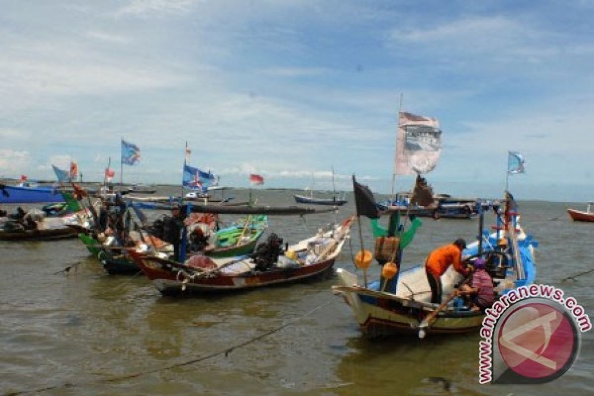 Nelayan rugi miliaran rupiah karena cuaca ekstrem