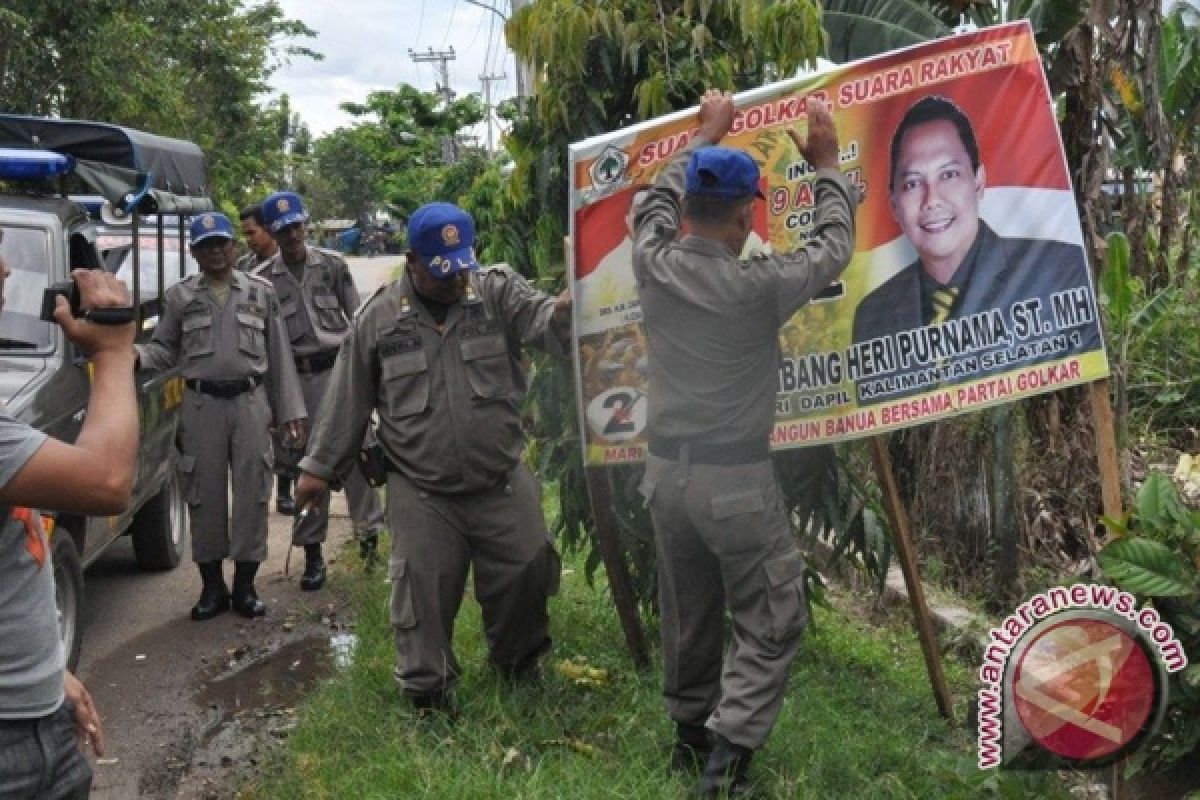 Panwaslu Turunkan 69 Alat Peraga