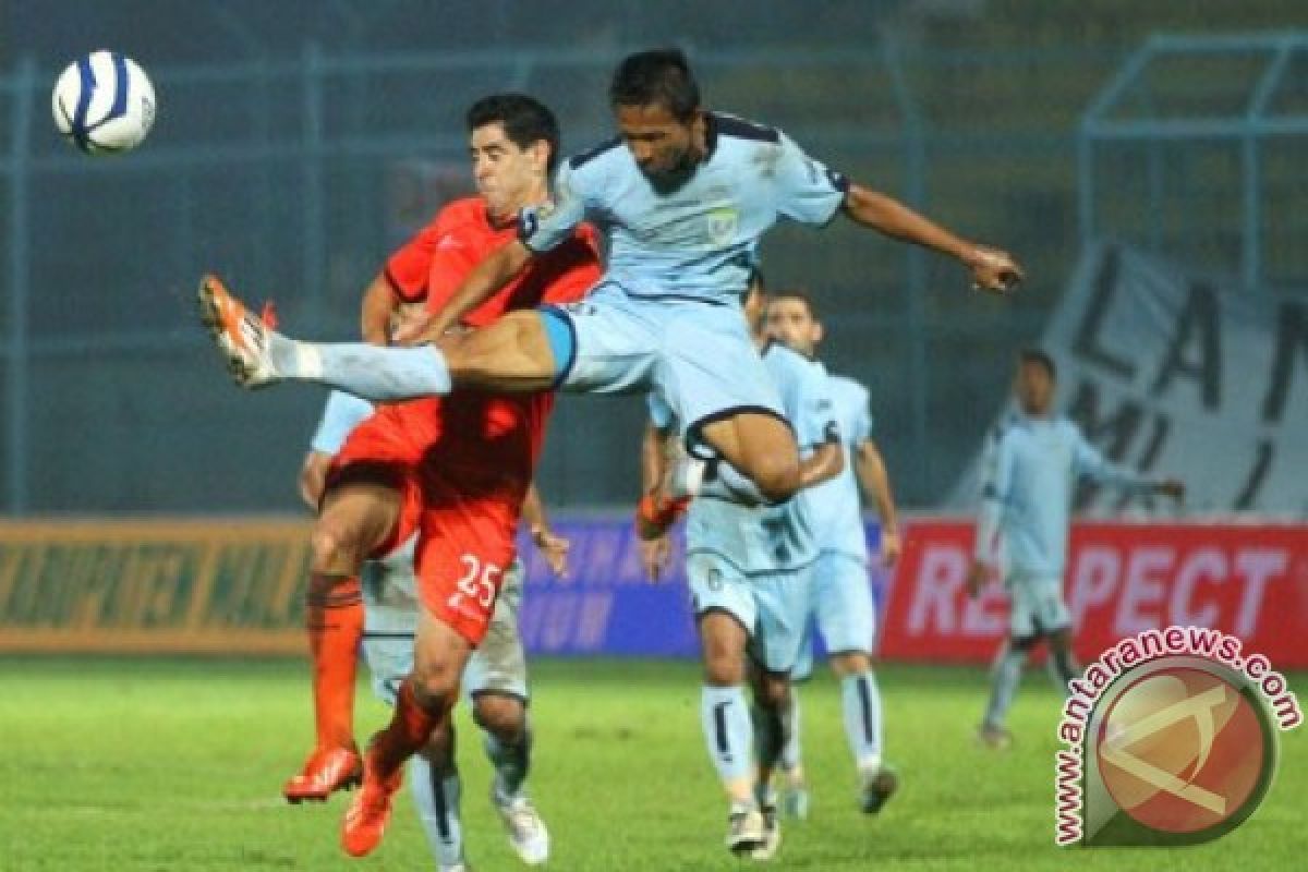 Persela tundukkan Persepam 2-0