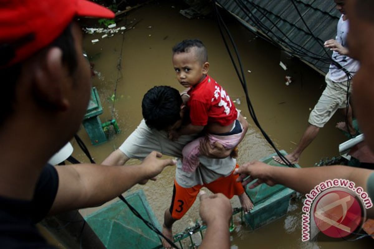 Ditpolair Baharkam Polri dikerahkan tangani banjir