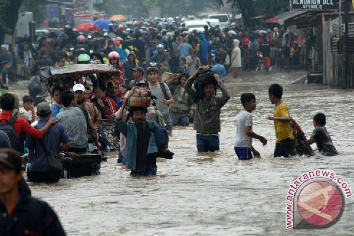 Waspadai banjir dan tanah longsor