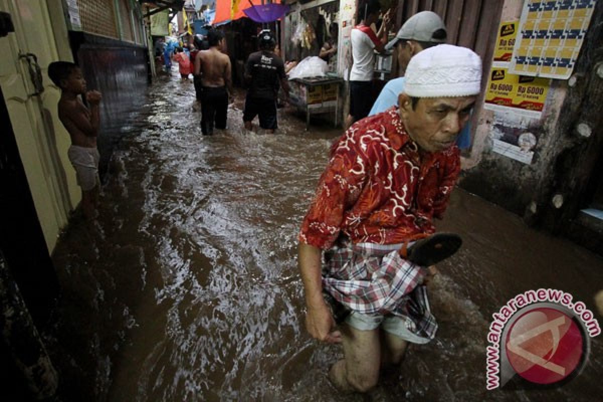 Pengungsi banjir Kampung Pulo 1.700 jiwa