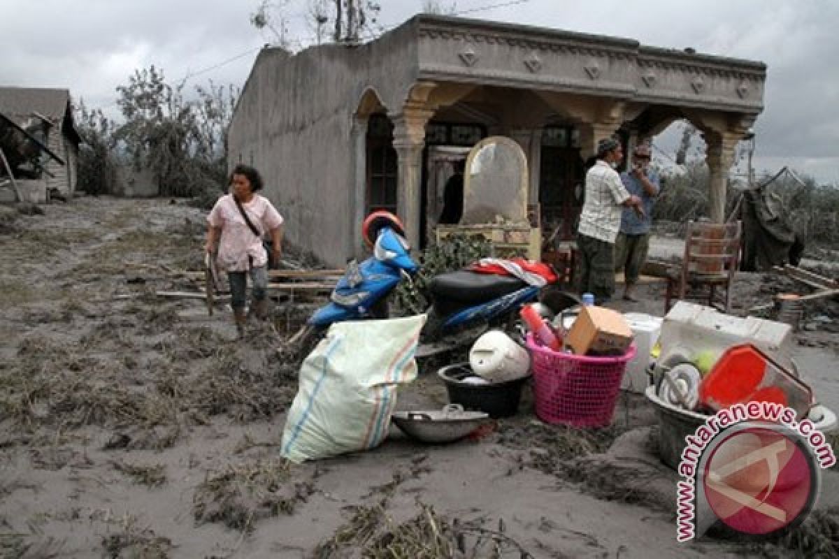 Debu vulkanik Gunung Sinabung cemari Sungai Wampu