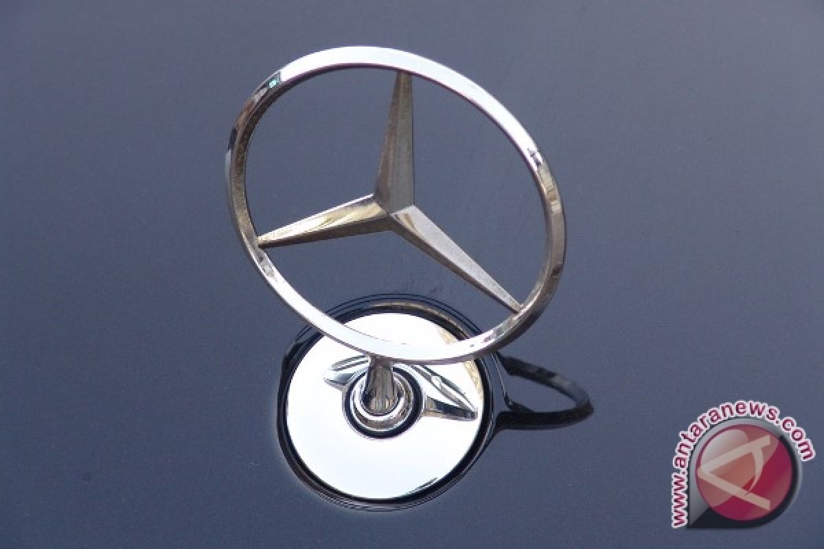 Mercedes Benz C-Class Pembaca Rambu Lalu Lintas