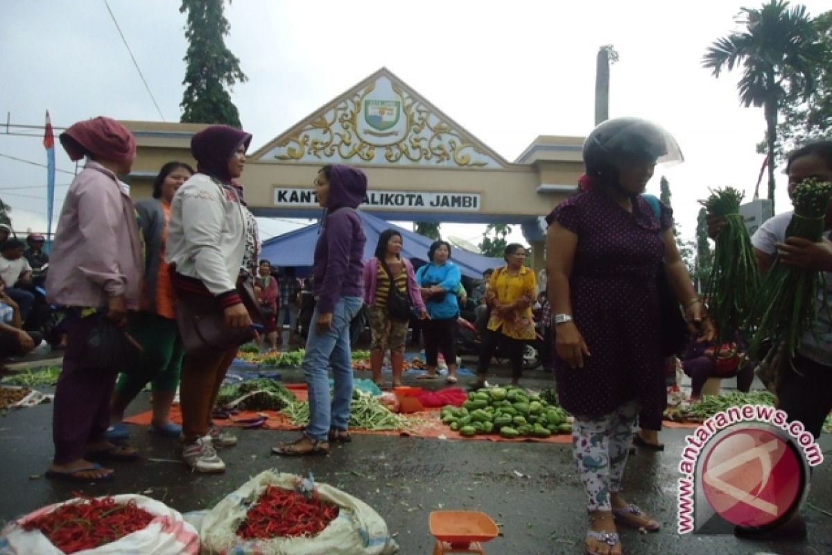 Di kantor wali kota, harga tomat Rp2 ribu/kg