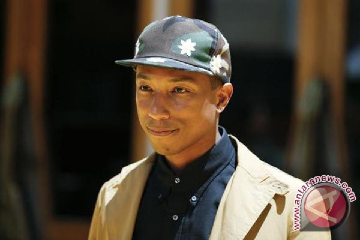 Pharrell Williams rebut posisi no.1 tangga lagu Inggris