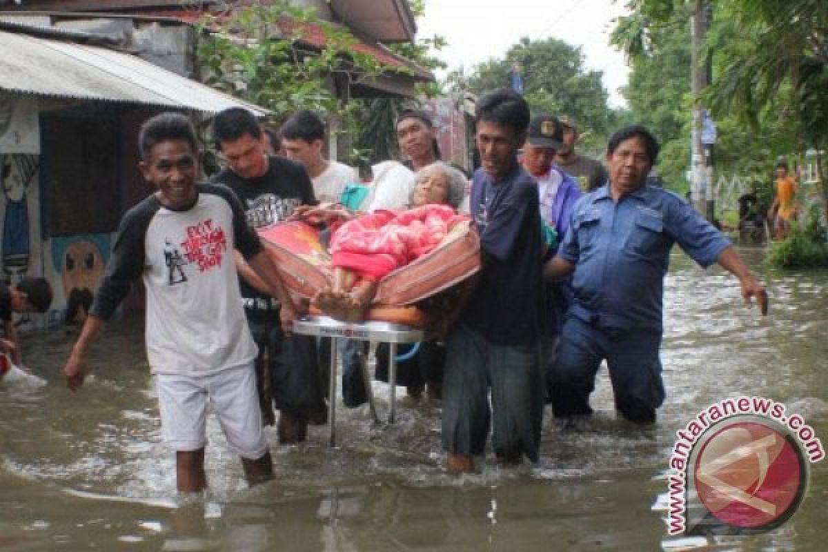 APBD belum disahkan, pegawai Pemkot patungan bantu korban