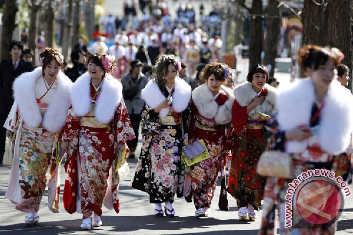 Anak muda Jepang rayakan Hari Kedewasaan di bawah bayang-bayang COVID