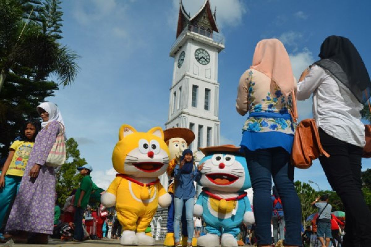 Bukittinggi Lakukan Perawatan Objek Wisata Jam Gadang