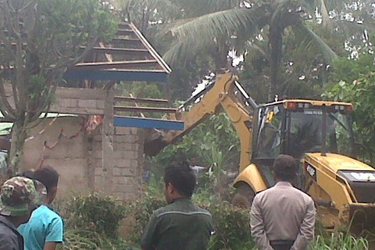 Tujuh Rumah Rata dengan Tanah dalam Sekejap