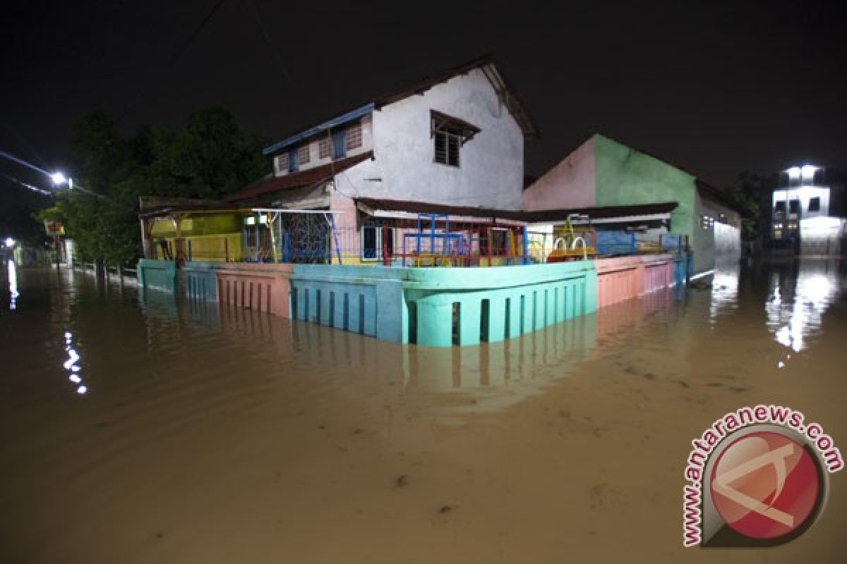 Ribuan rumah di Cirebon terendam banjir