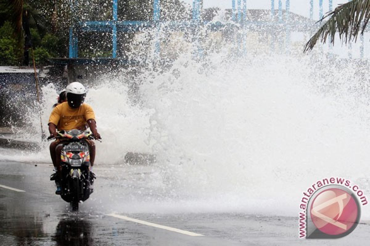 "Tropical Cyclone Riley" pengaruhi cuaca di Maluku