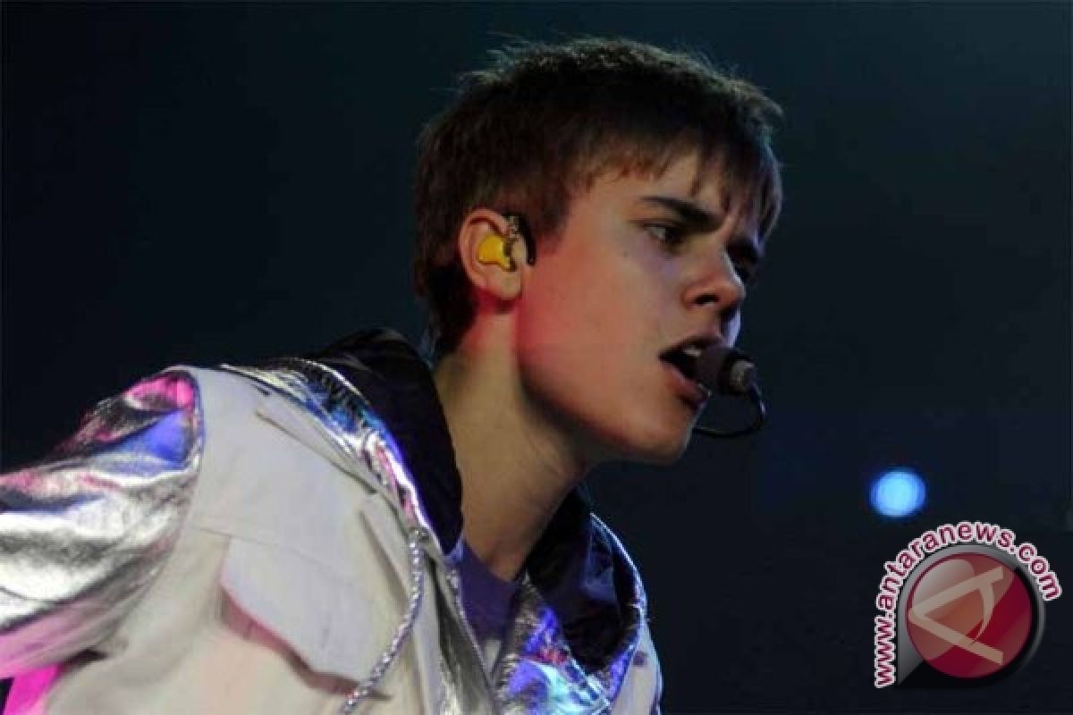 Rumah Justin Bieber Digerbek Polisi