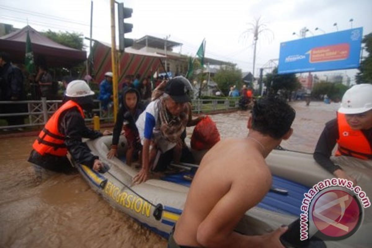 Menkokesra: cegah bertambahnya korban pada banjir Manado