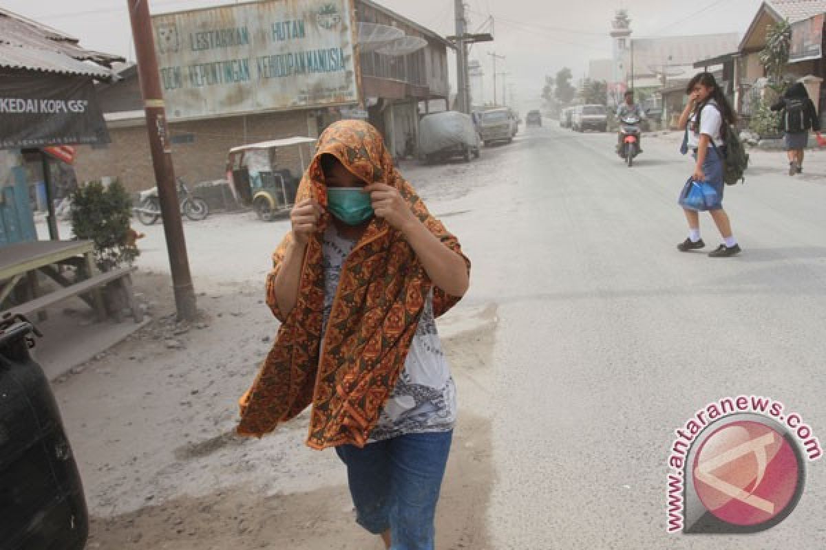 Hujan debu panikkan warga Aceh selatan