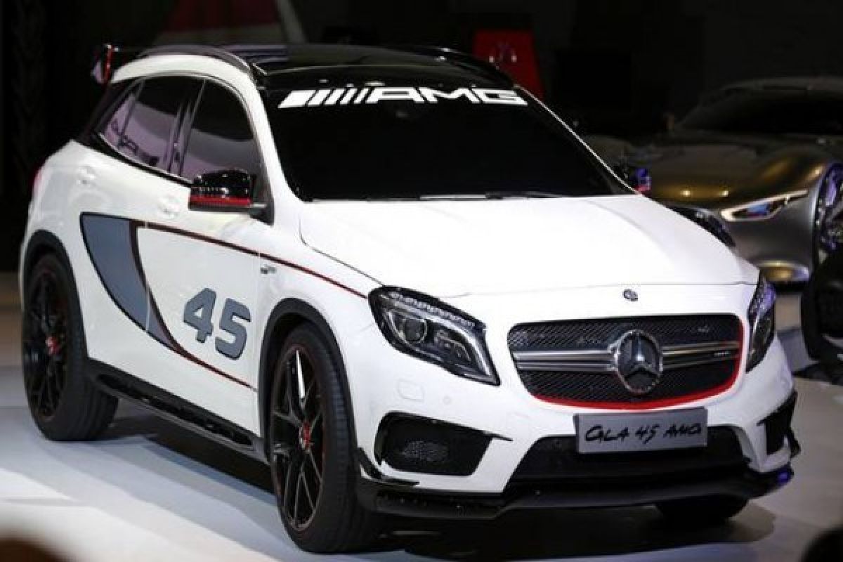 Mercedes-Benz Pamerkan Crossover GLA 45 AMG