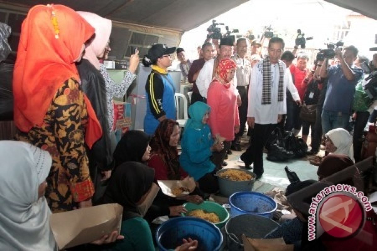 Dapur umum salurkan makanan ke permukiman warga