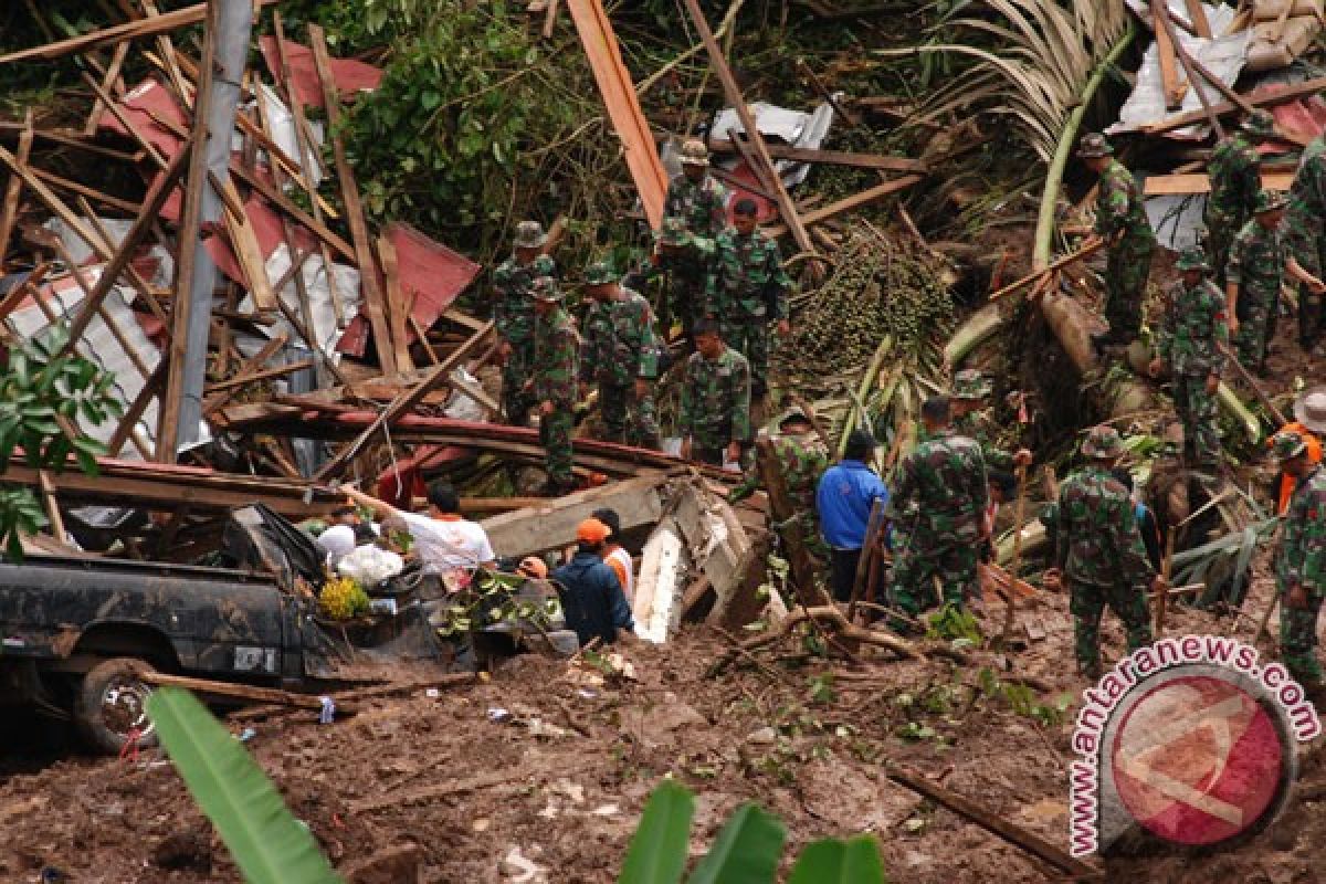 Tim kesulitan evakuasi korban longsor Tambulinas Tomohon