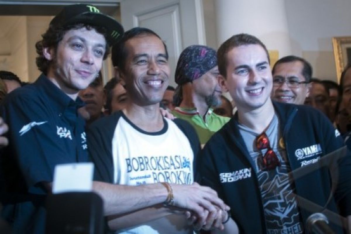 Jokowi Bersepeda Bersama Jorge Lorenzo, Valentino Rossi Telat