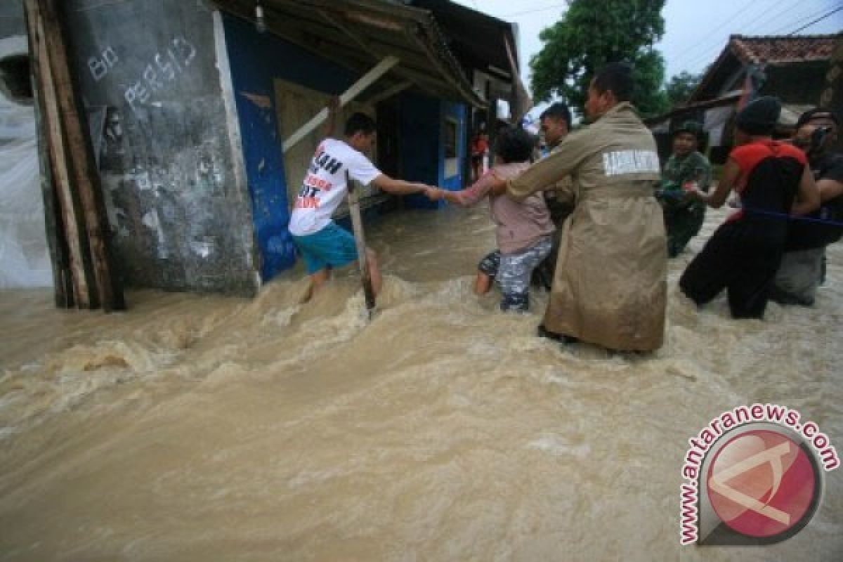 Sekolah di Indramayu diterjang banjir