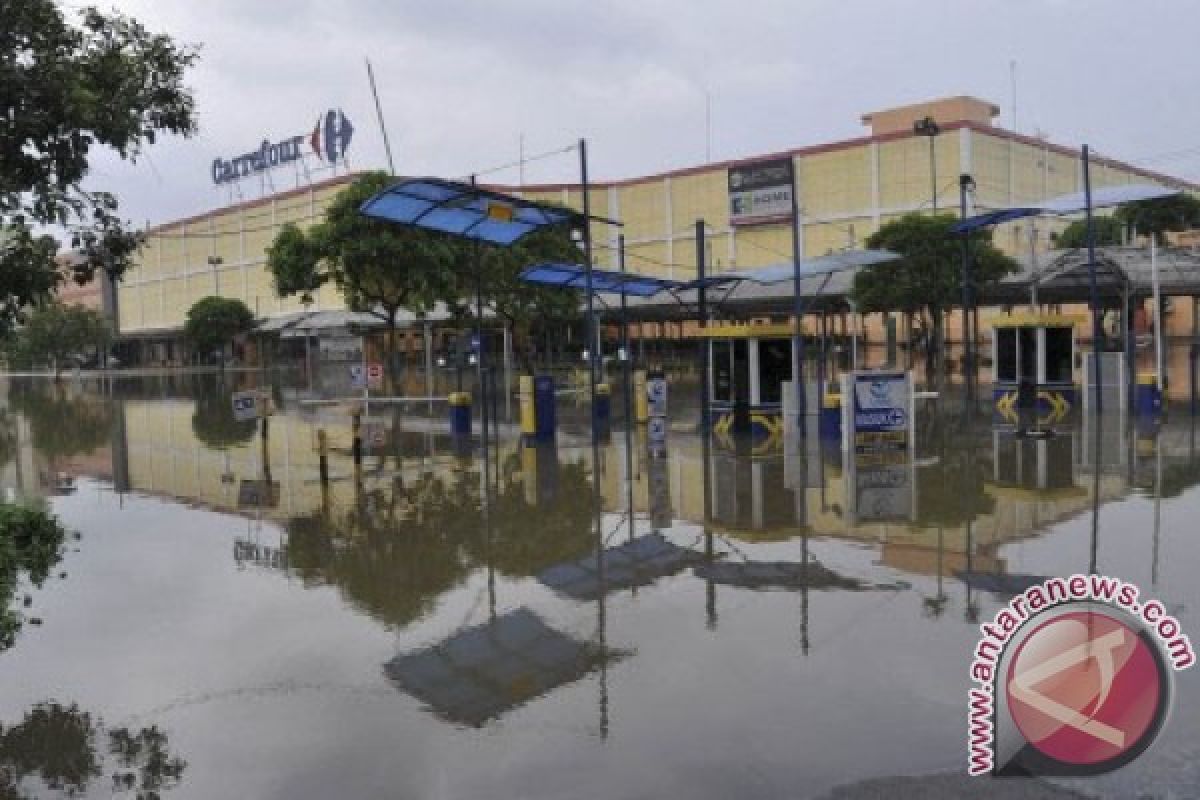 Banjir kali Bekasi di luar prediksi