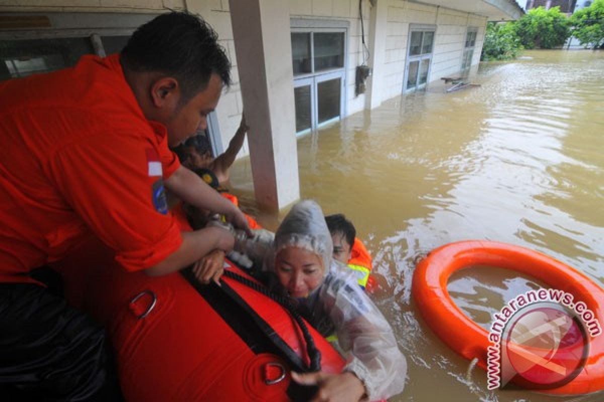 Kedinginan dan kelaparan, korban banjir tewas