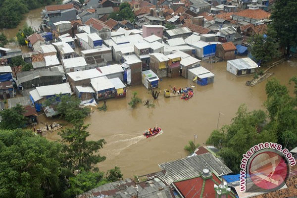 Kemensos salurkan Rp1,3 miliar untuk korban banjir Jakarta