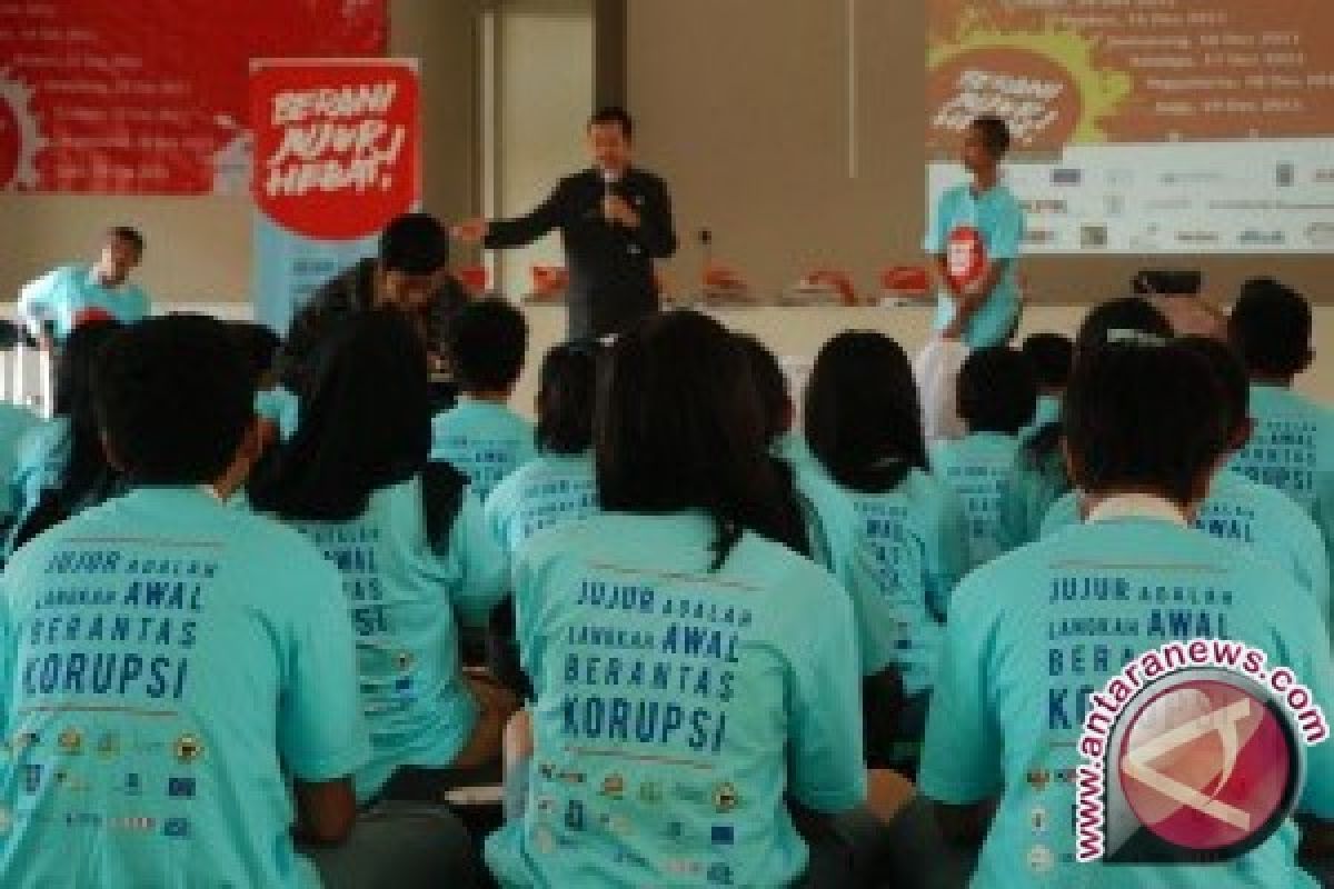 Survei: Semua Institusi Lakukan Korupsi