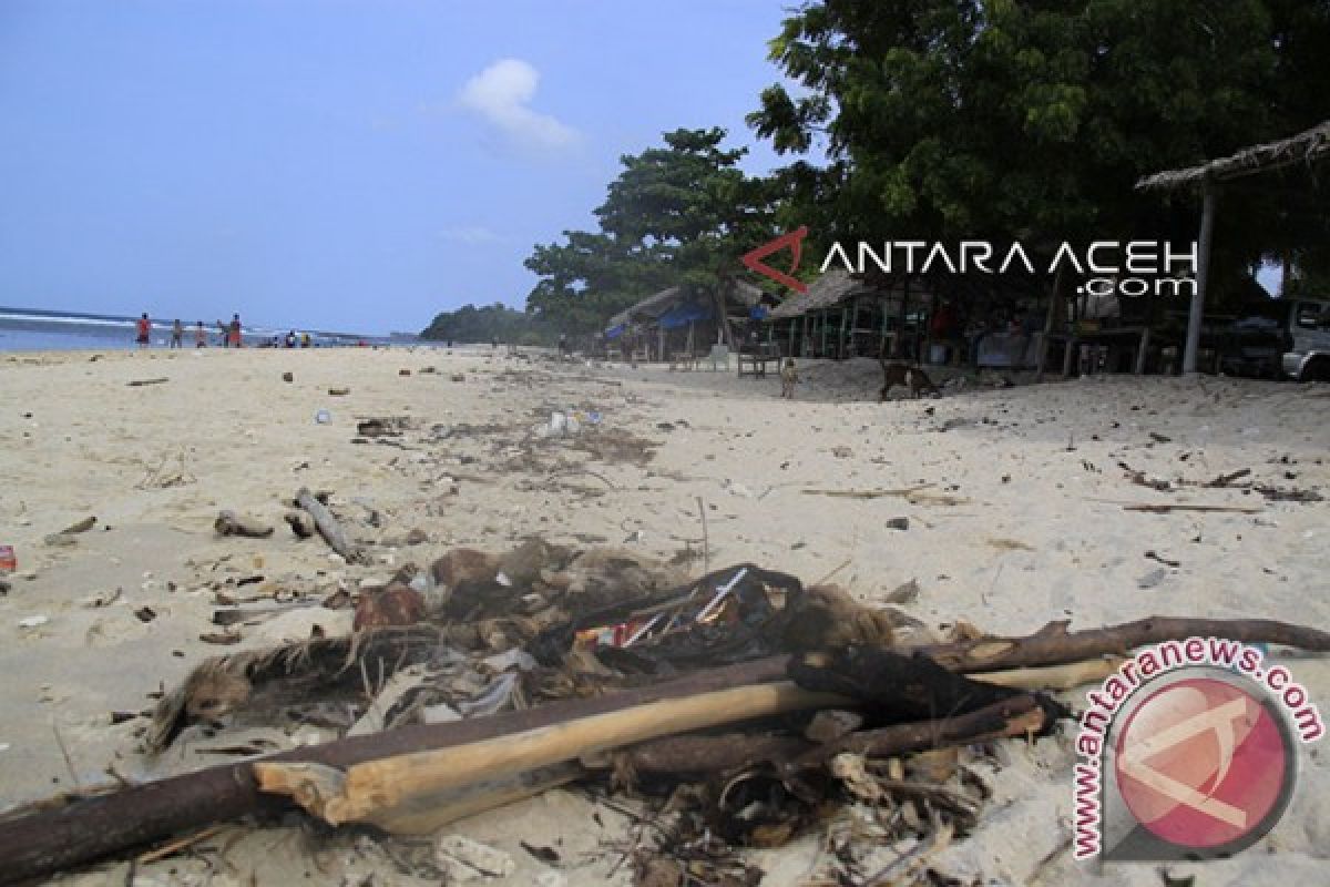 Objek Wisata Pasir Putih Aceh Besar Jorok