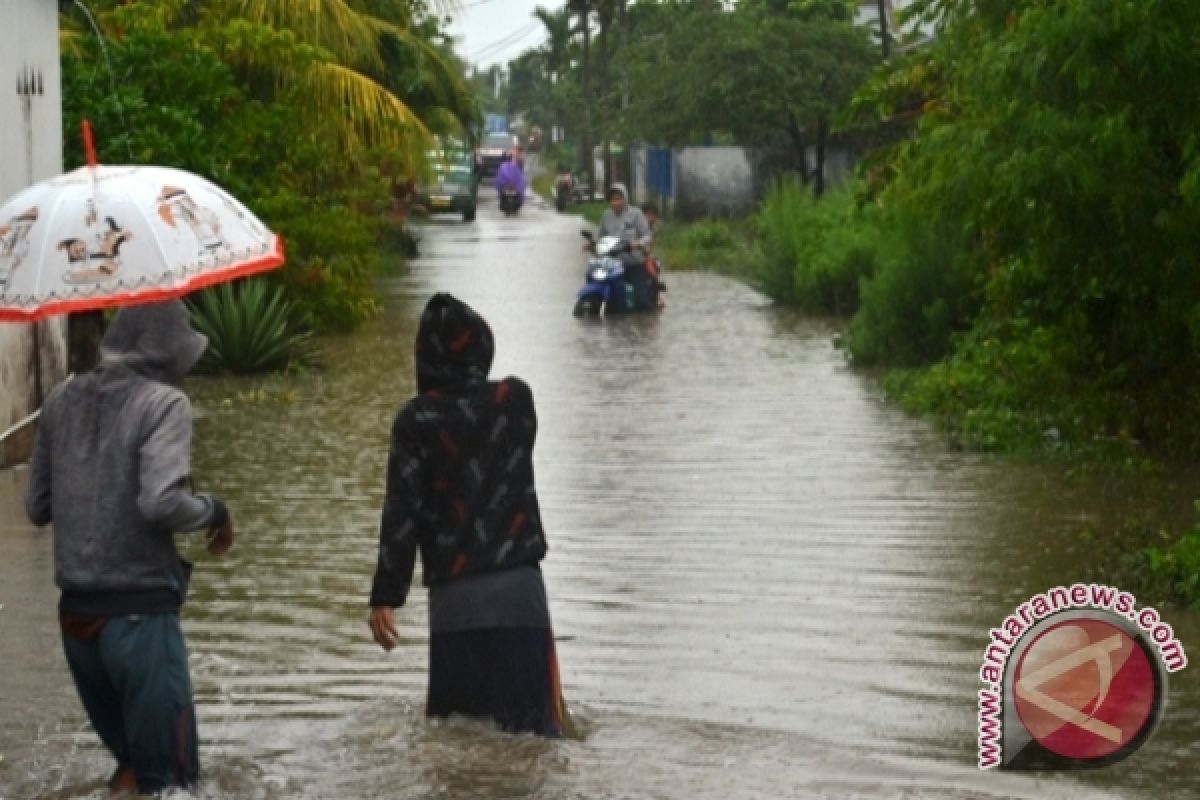 Sebagian ruas jalan di Bengkulu tergenang 