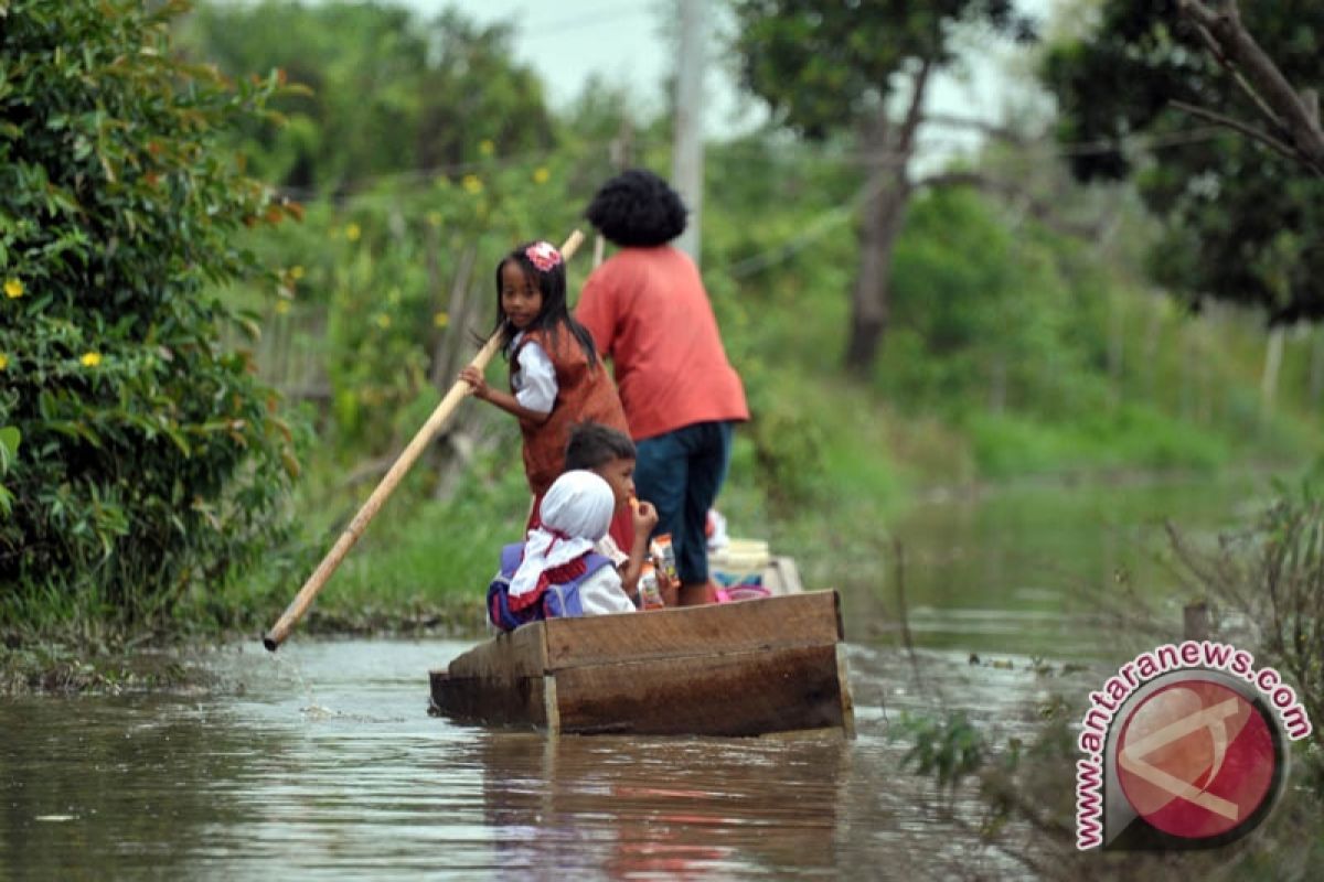 Gubernur minta pelestarian hutan sungai atasi banjir