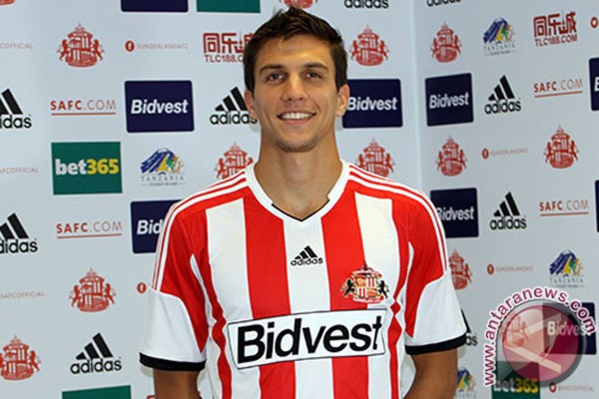 Sunderland pinjam bek Argentina Vergini