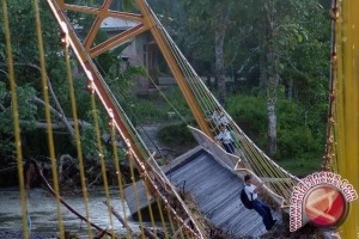 Korban jembatan gantung putus jadi 35 orang