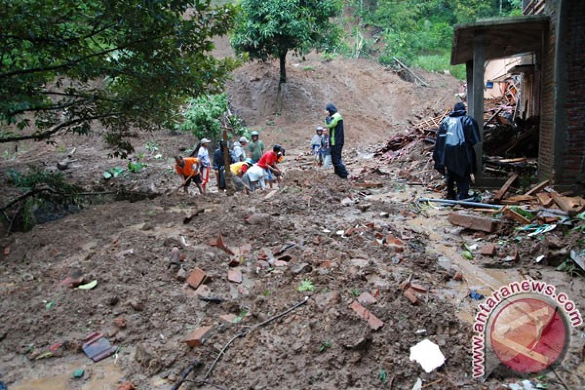 Satu korban tanah longsor di Kudus ditemukan