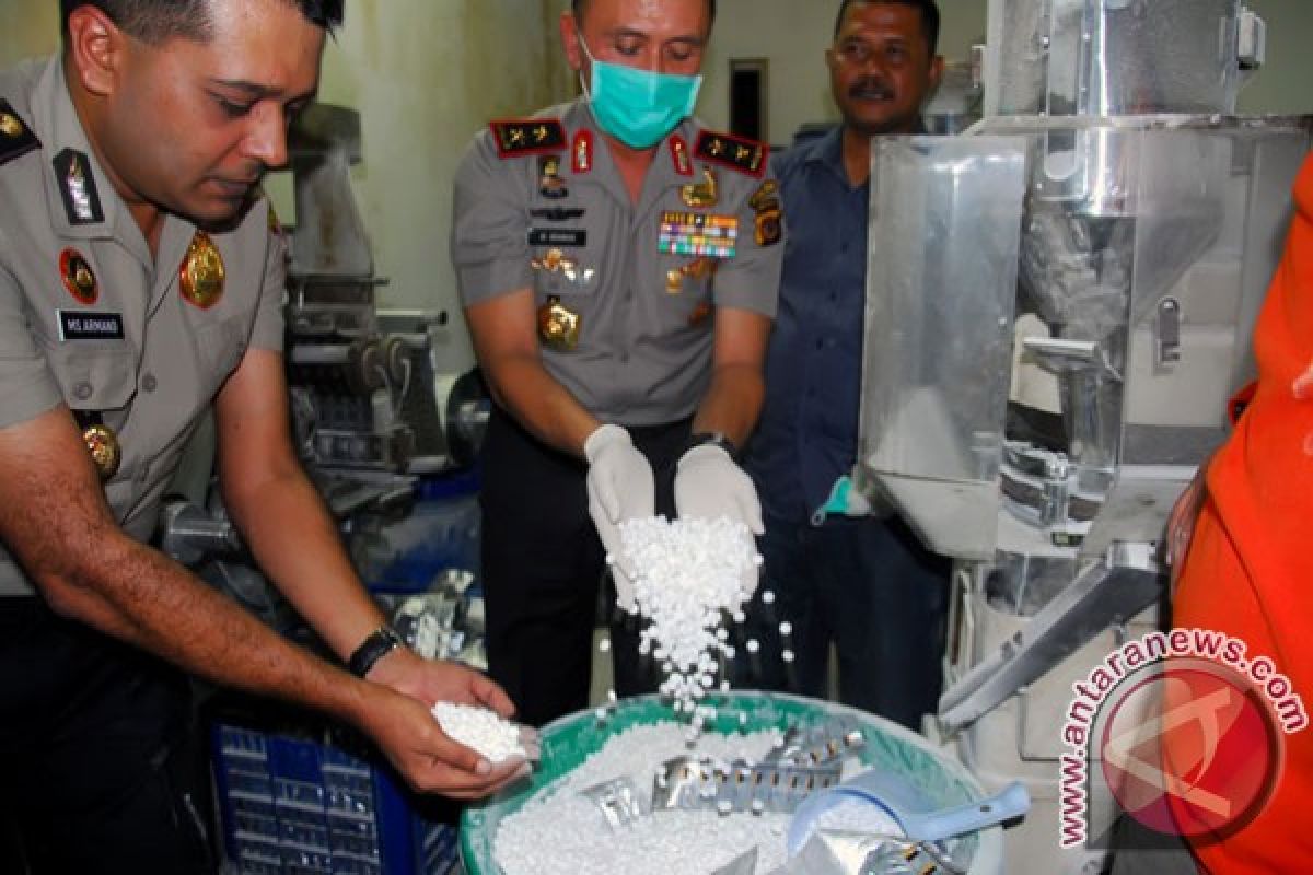 Polisi gerebek pabrik obat palsu di Bandung