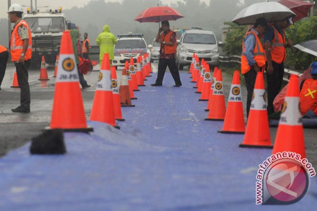 Titik amblas di Cipularang masih diperbaiki